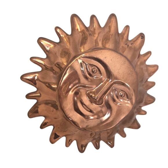Vintage Anamorphic Sun Face Copper Metal Wall Hanging Smiling Sunshine Round - Picture 1 of 6